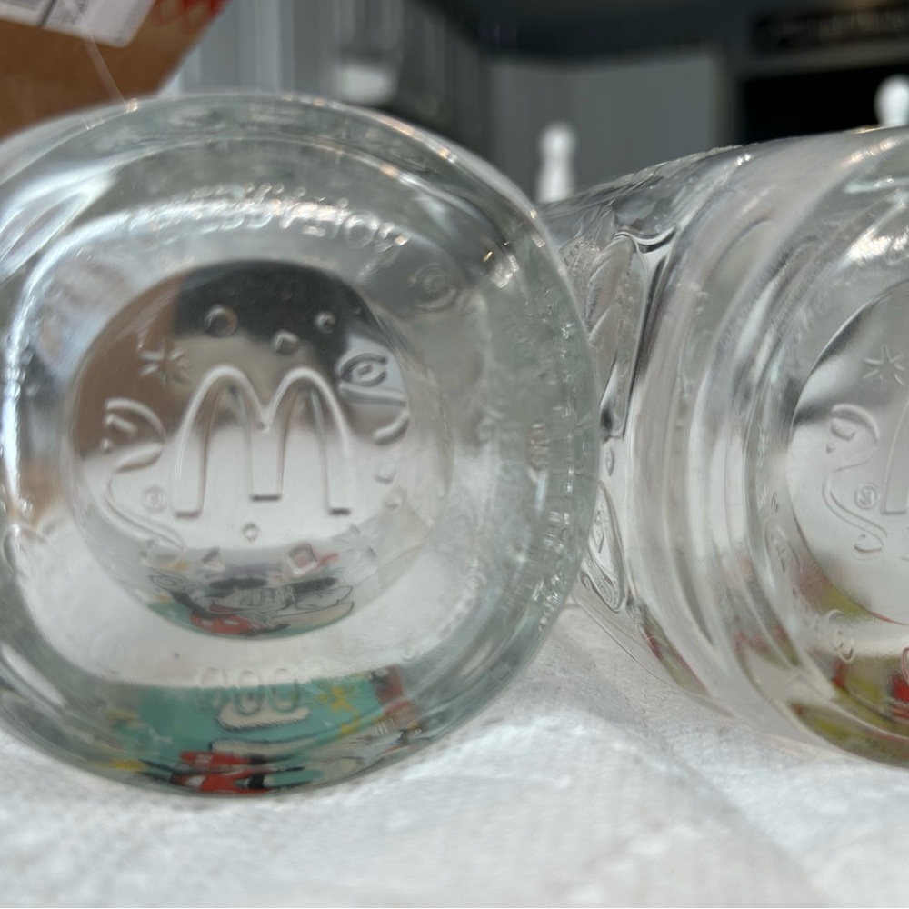 Mickey Mouse Commemorative 2000 celebration set of 4 different glasses - Picture 9 of 9
